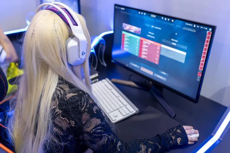 Chasing Clips Is Killing Your Game: The Hidden Cost of Playing for the Feed